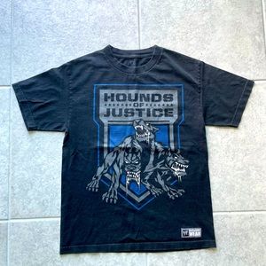 medium men’s hounds of justice wwe tee shirt